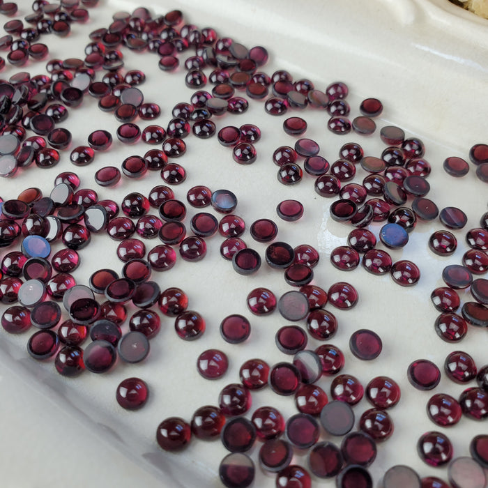 Garnet Cabochons, 6mm Round