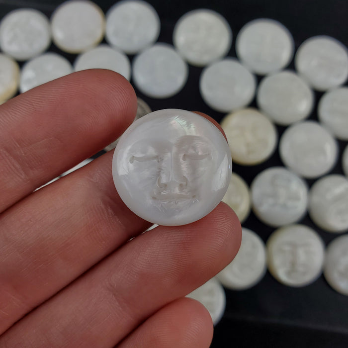 Round Face Mother of Pearl Carving Cabochons