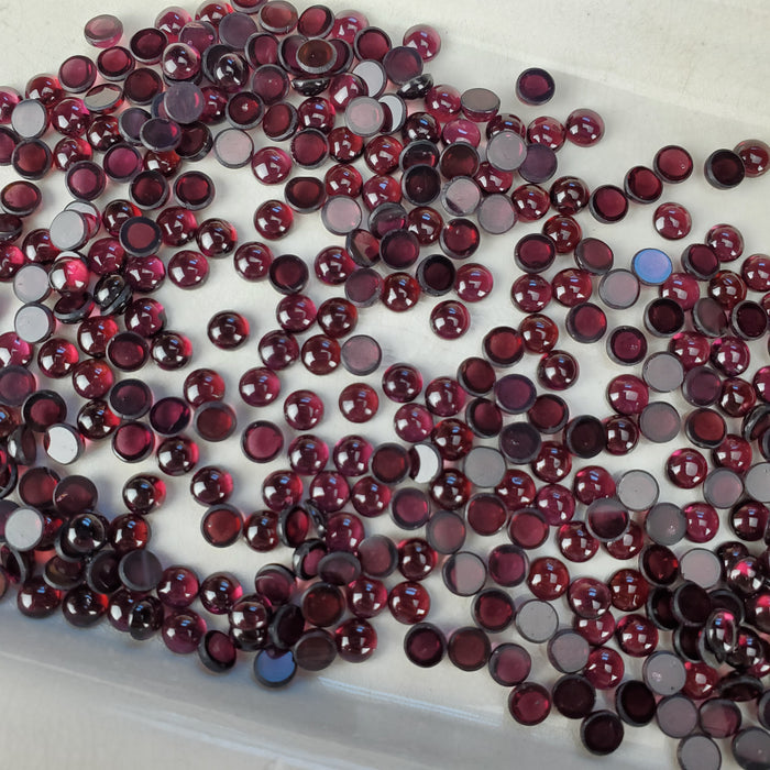 Garnet Cabochons, 5mm Round