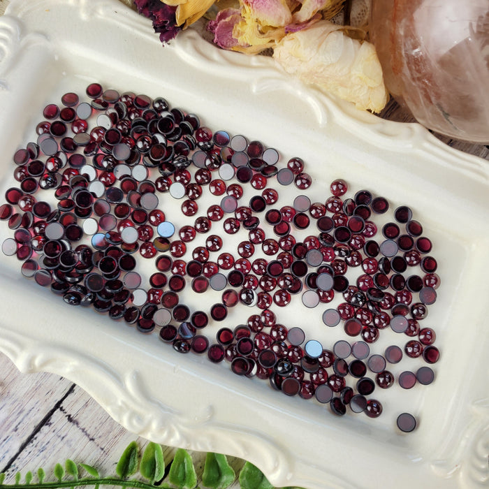 Garnet Cabochons, 7mm Round