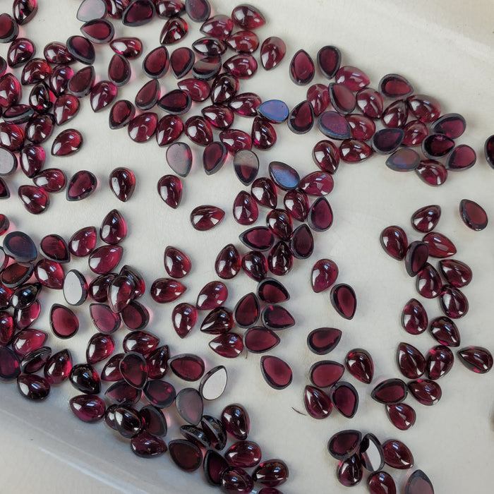 Garnet Cabochons, 5x7mm Teardrop