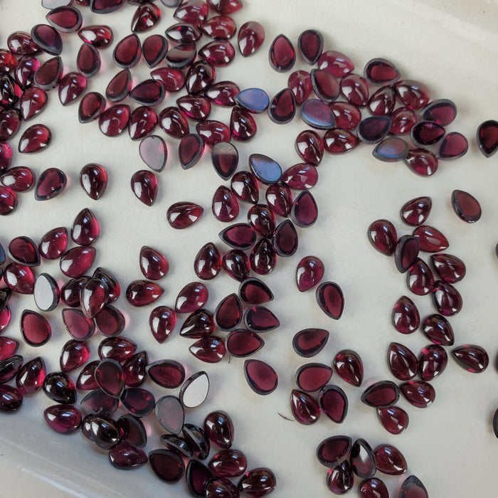 Garnet Cabochons, 5x7mm Teardrop