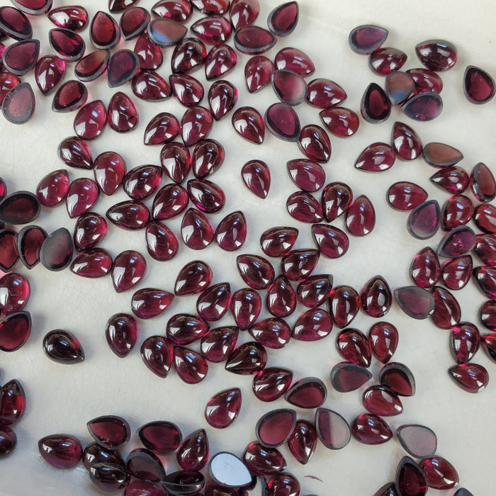 Garnet Cabochons, 5x7mm Teardrop