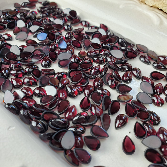 Garnet Cabochons, 6x9mm Teardrop