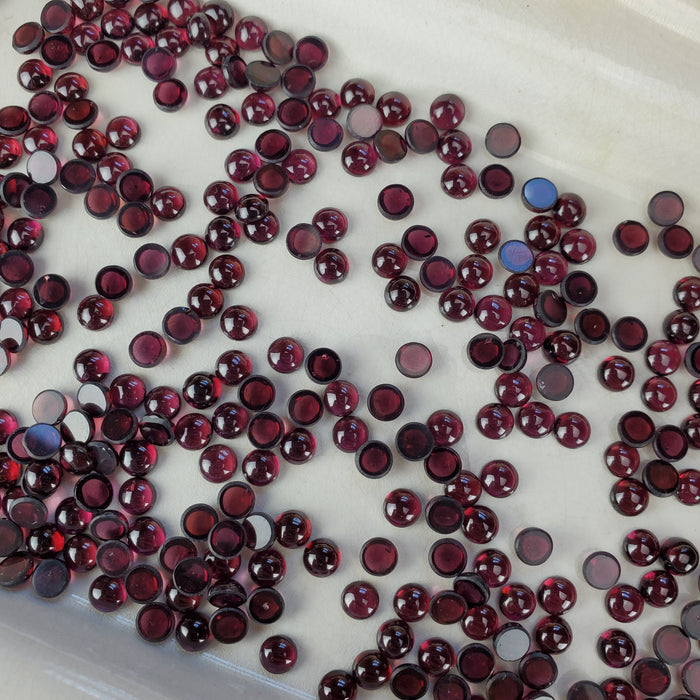 Garnet Cabochons, 6mm Round