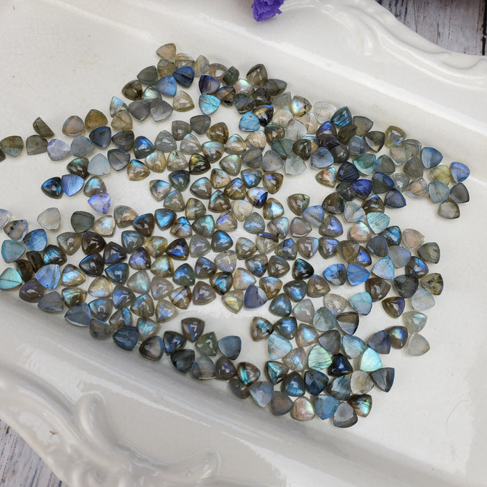 Labradorite Trillion Cabochons, 6mm