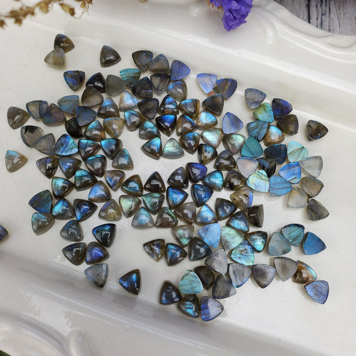 Labradorite Trillion Cabochons, 8mm