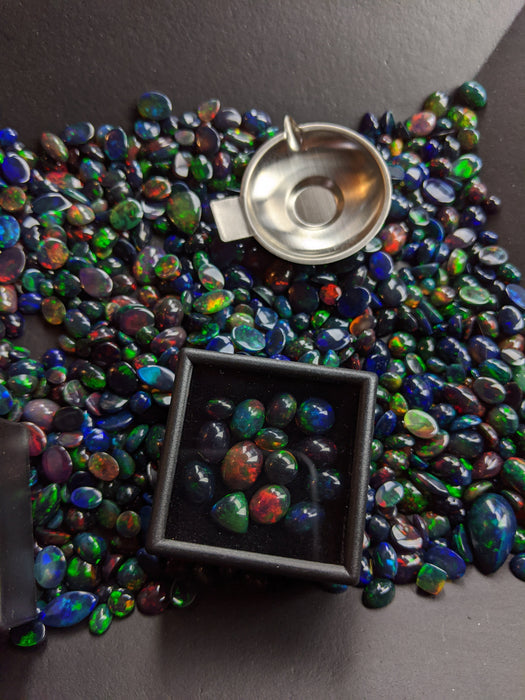 Welo Smoked Black Opal 5 carat Sets