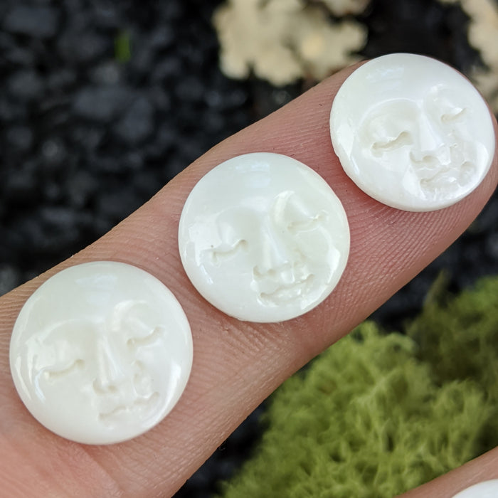 Mini Round Face Bone Carving Cabochons, drilled